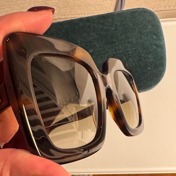 Gucci Brown Tortoise Sunglasses - Picture 9 of 11